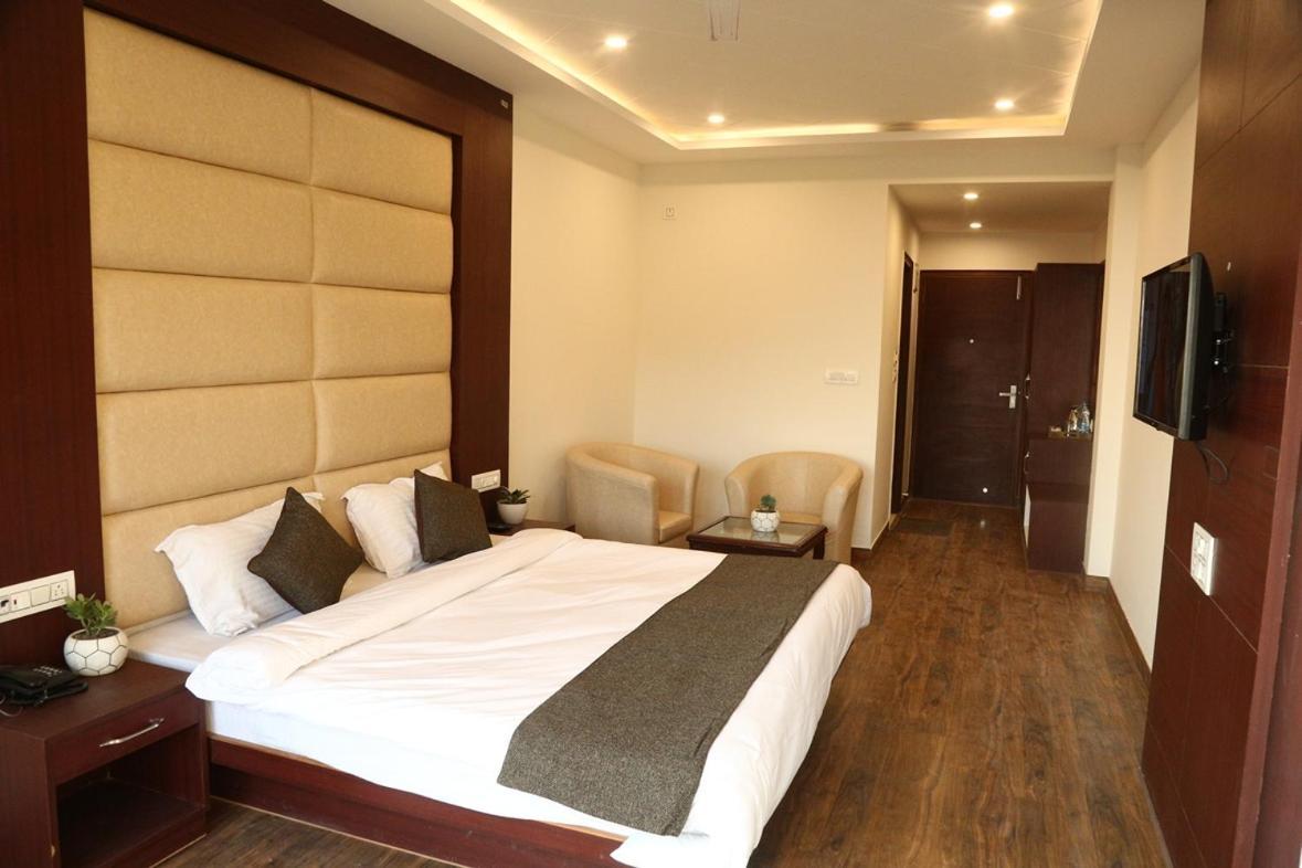 Shining Hills Hotel Mussoorie Exterior foto